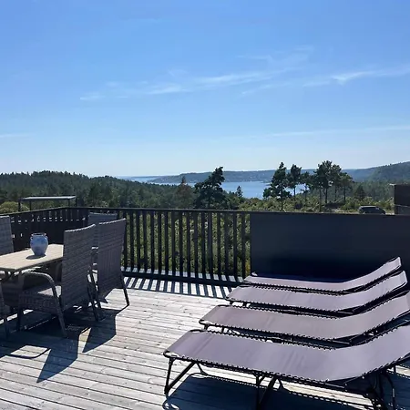 6 Person In Sondeled-by Traum