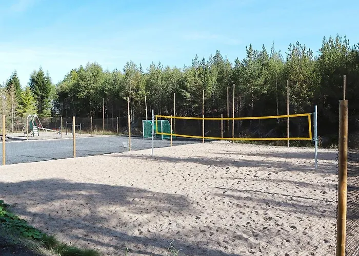 6 Person In Sondeled-by Traum *