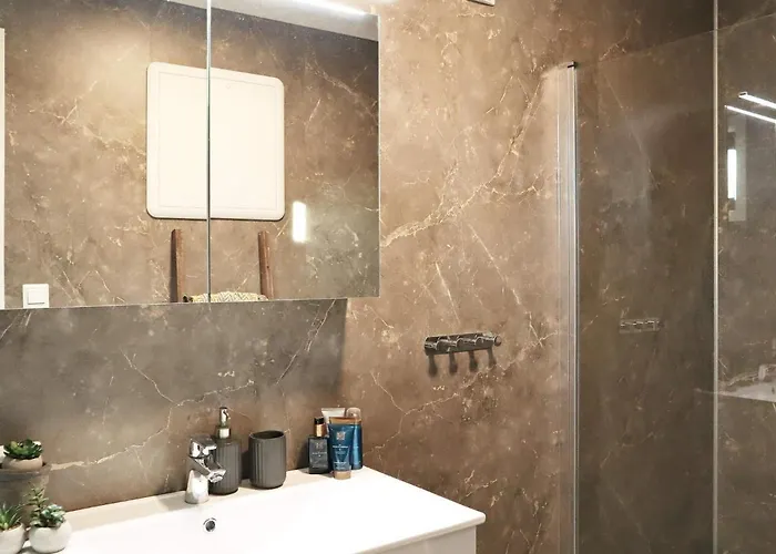 6 Person In Sondeled-by Traum Sondeled